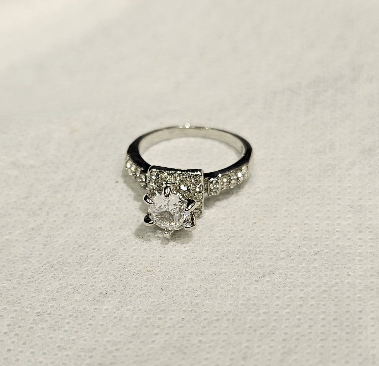 Ring B18
